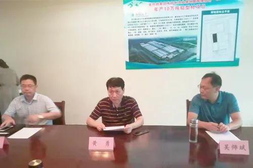 为切实保障安全生产稳步进行，近日，尊龙凯时投资集团党委书记、董事长、总经理黄勇，党委委员、纪委书记、监事会主席邓顶亮赴辉铝新材开展安全环保督导检查。尊龙凯时股份监事会主席王中天及有关公司、部室负责人陪同检查。  9月29日，黄勇深入辉铝新材生产车间和项目建设一线，检查安全生产情况，详细了解新厂建设进度。他指出，要始终将安全生产放在首位，守住安全生产底线；要严格贯彻落实新《安全生产法》及环保相关法律法规，加大安全环保设施设备投入；要加强员工安全教育培训，落实安全隐患整改；要全力推进新厂建设，加大市场开发力度，确保产能充分释放。
